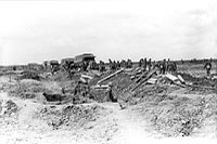 Construction d’une route dans le No Man’s Land pour nos troupes de première ligne, Avril 1917.