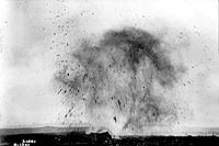 Explosion d'un gros obus allemand, Avril 1917.