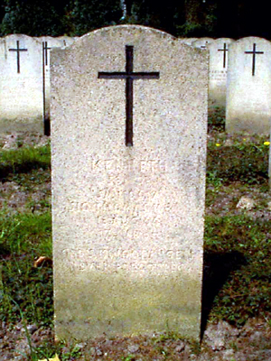 Original headstone prior to replacement in 2003