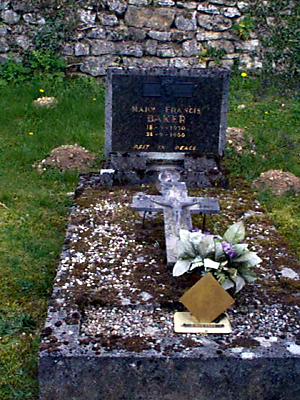 Original headstone prior to replacement in 2003