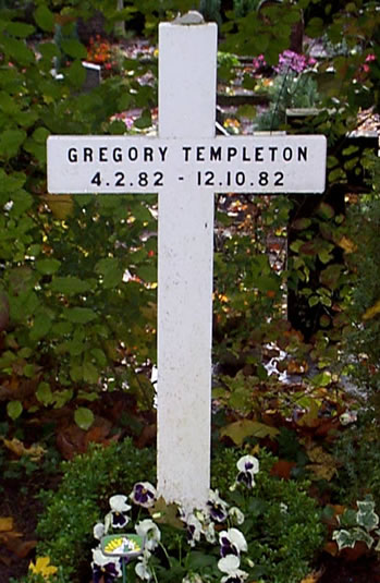 Original headstone prior to replacement in 2002