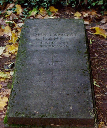 Original headstone prior to replacement in 2002<br>(Photo by Trevor Heavens)