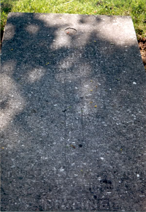 Original headstone prior to replacement in 2002<br>(Photo by Trevor Heavens)