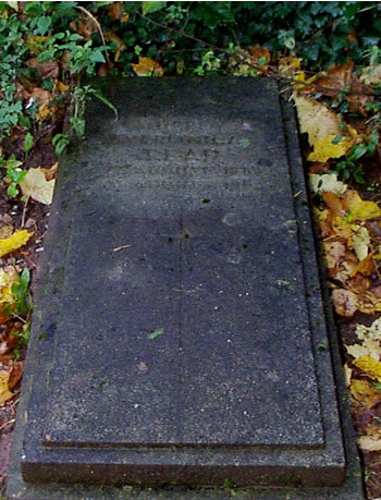 Original headstone prior to replacement in 2002<br>(Photo by Trevor Heavens)