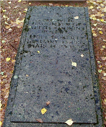 Original headstone prior to replacement in 2002<br>(Photo by Trevor Heavens)