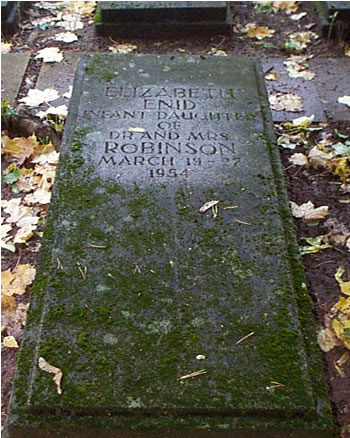 Original headstone prior to replacement in 2002<br>(Photo by Trevor Heavens)