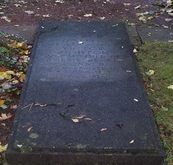 Original headstone prior to replacement in 2002<br>(Photo by Trevor Heavens)