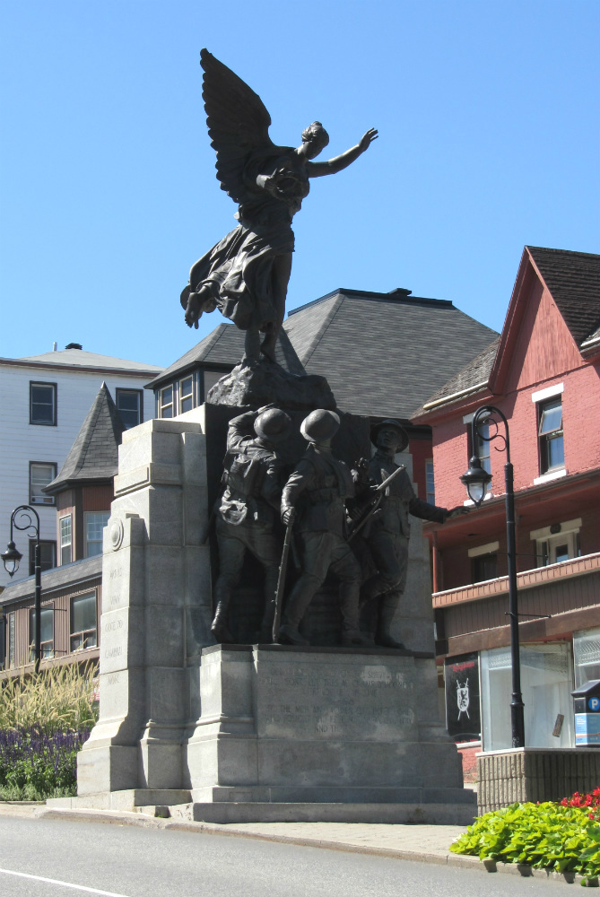 Monument aux Braves-de-Sherbrooke