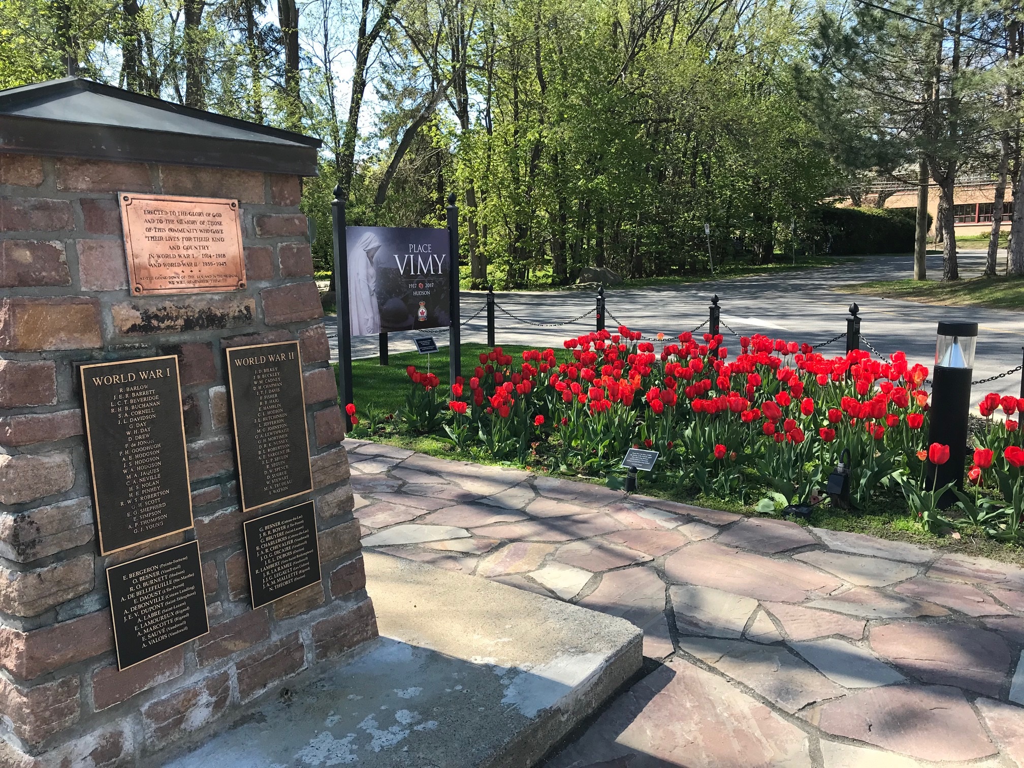 surroundings and cenotaph