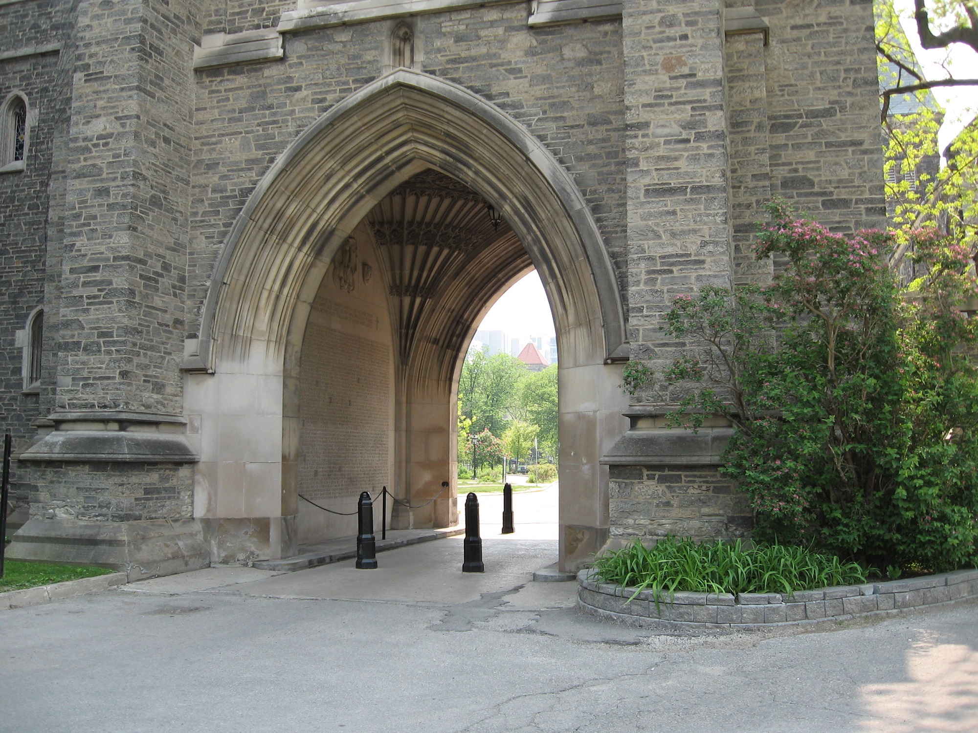 Memorial Arch as viewed from northwest, 2010.