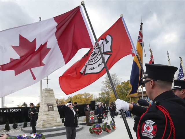 Windsor Cenotaph in Farrow Riverside Miracle Park 2019