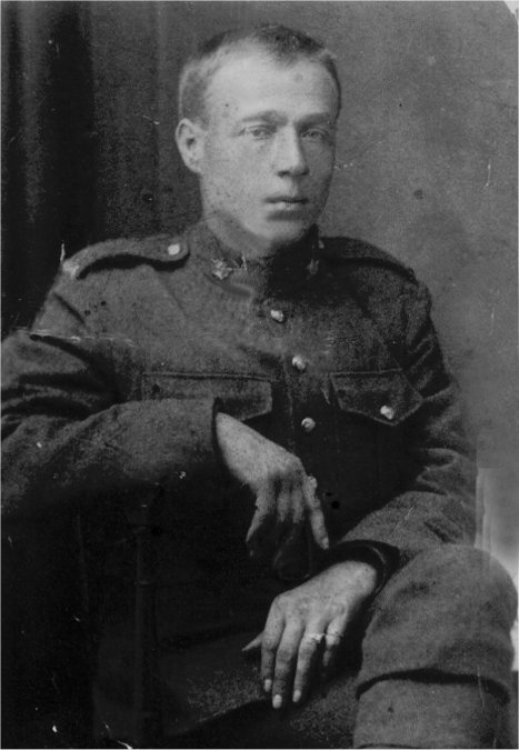 Photo of Aaron Kennett