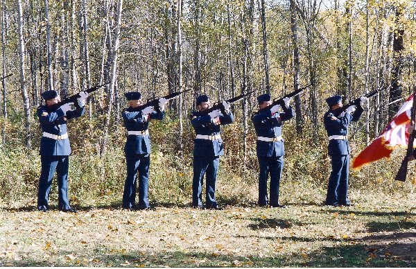 Salute to Horne during a Memorial ceremony