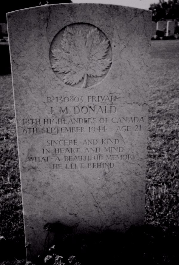 Headstone of JOHN MALCOLM DONALD