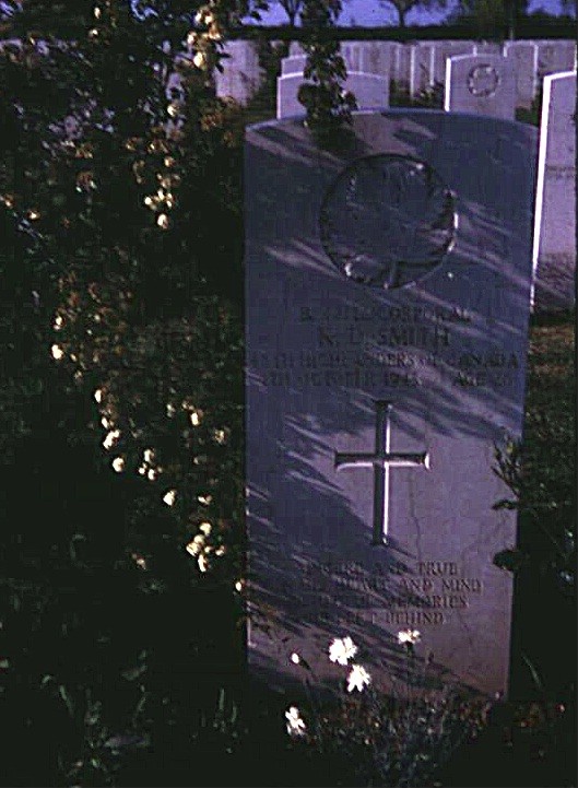 Headstone of Kenneth D. Smith