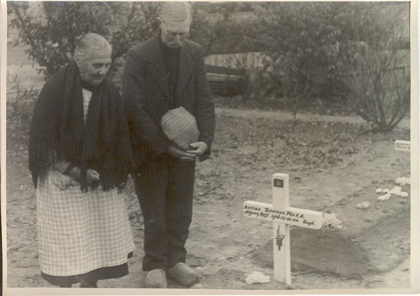 Couple paying respects