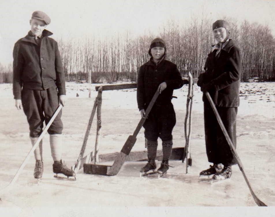 Photo of Conrad, Bill and Betty c.1939.