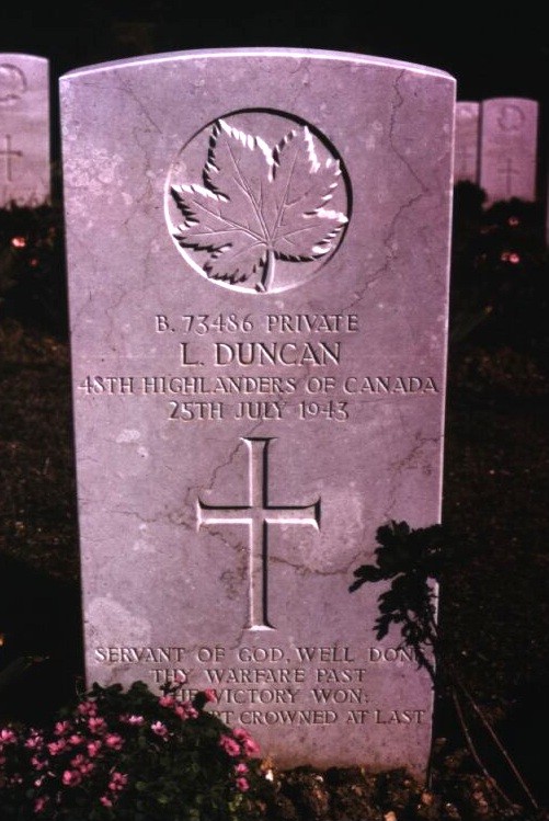 Headstone of Lloyd Duncan