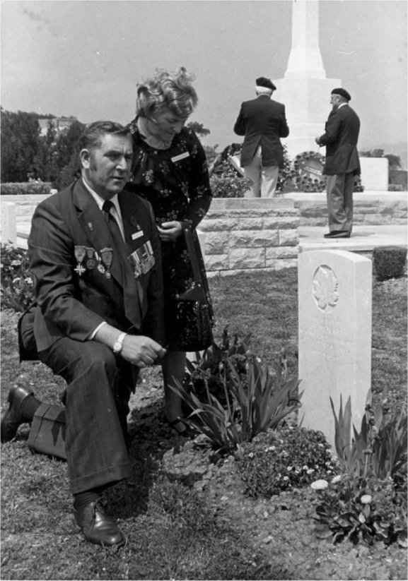 Photo of Daniel MacDonald and his wife