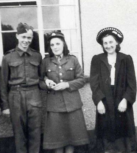 Photo of Lewis, Margaret (wife) and Edith.