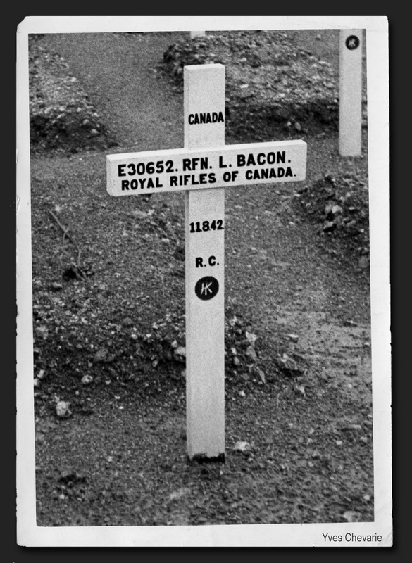 Temporary Cross Lauréat Bacon