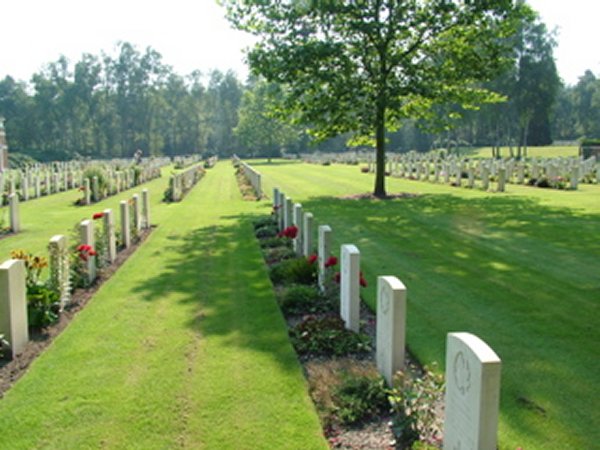 Holten Canadian War Cemetery (3)