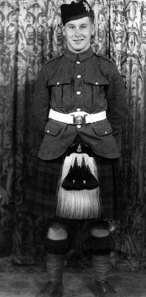 Photo of Kenny Mckeown in his kilt.