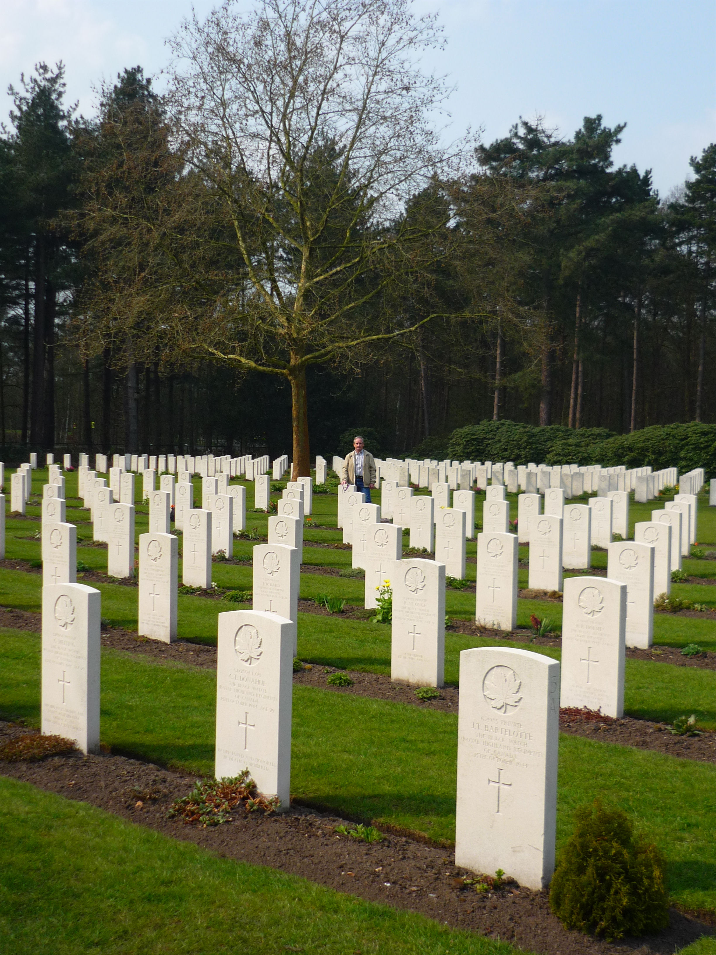 BERGEN-OP-ZOOM CANADIAN WAR CEMETERY