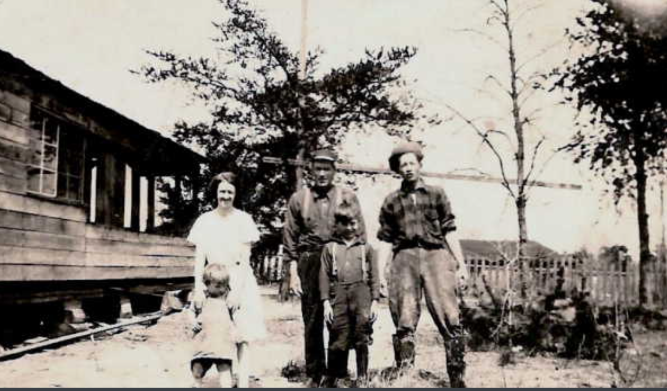 Photo of LEONARD CHARLES ROBERT LEACH
