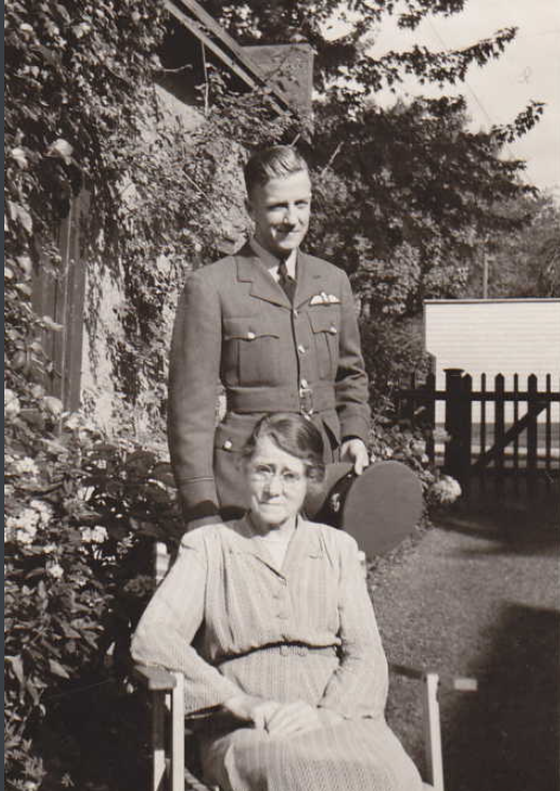 Photo of Lynn Fraser and Elsie Rankin