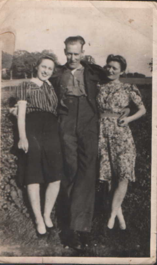 Photo of Irene, John and Freda.