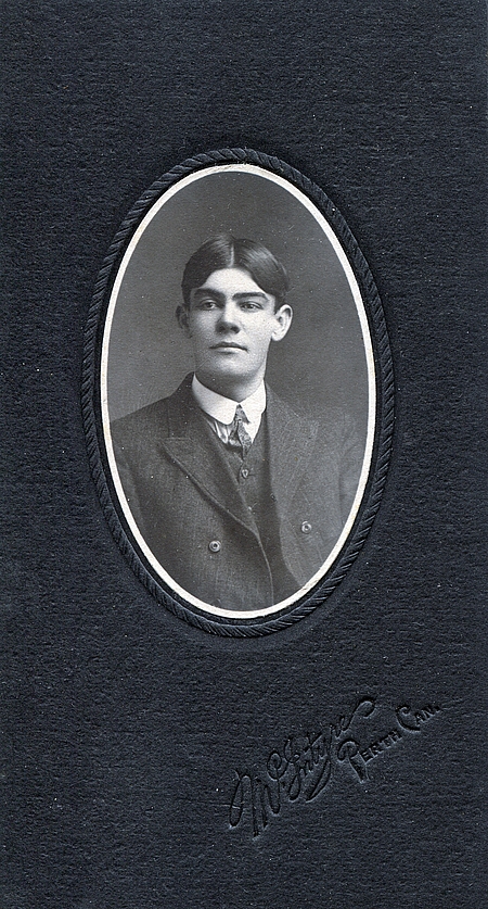 Photo of Louis Gordon Beckett