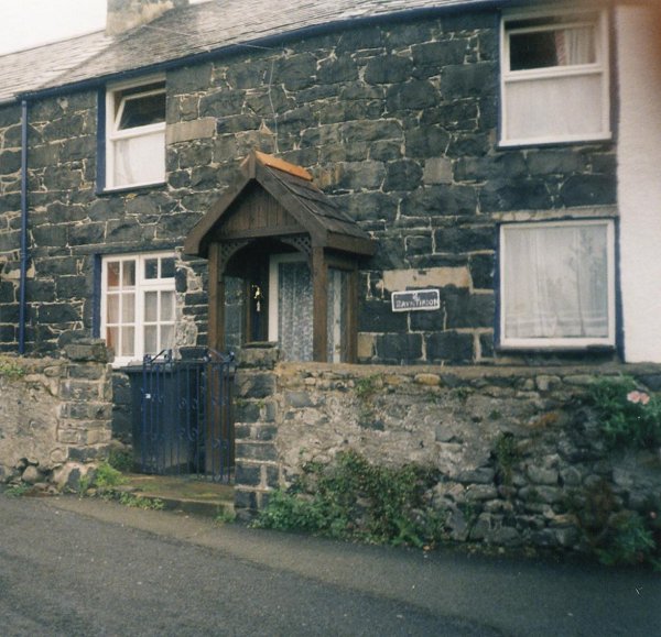 2 Bryn Tirion, Llanfairfechan