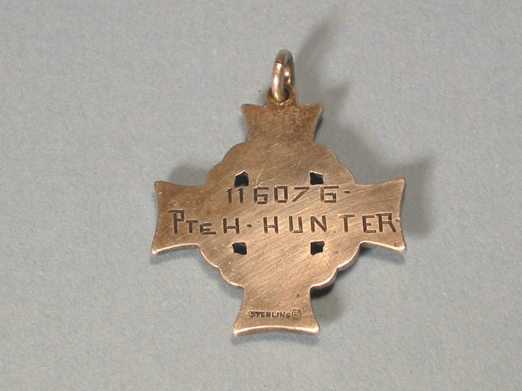 Memorial Cross - Photo 2