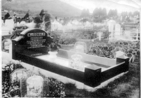 Family gravemarker