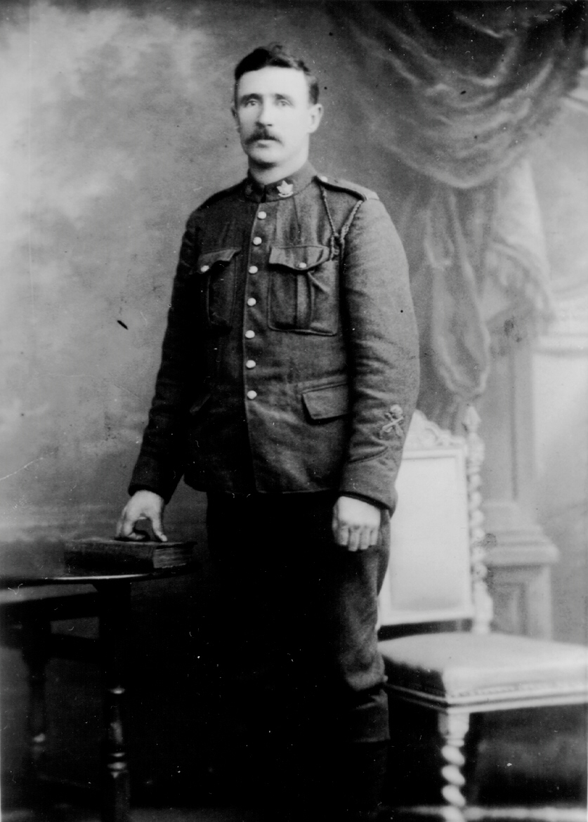 A studio photo of Louis Curtis