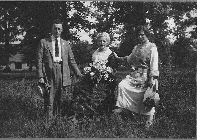 Photo of MELVILLE DOUGLAS PROUD