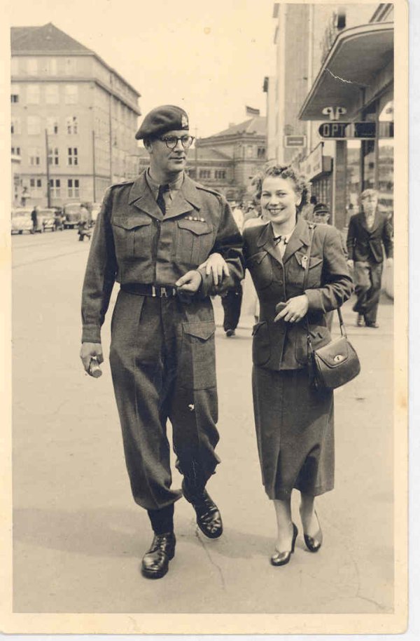 Photo of Milton Cameron Vipond and Helen Beatrice Brown