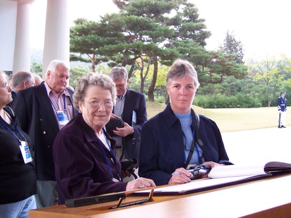 Photo of Helen Vipond and Lorraine Mantle